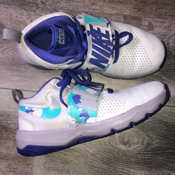 Nike Kids' Team Hustle D8 Camo Basketball Shoes - Picture 1 of 5